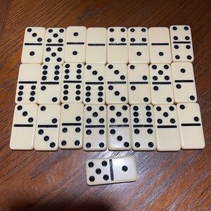 25 Classic Cream Double-Six Dominos ****Cracked lid*** UREA Resin